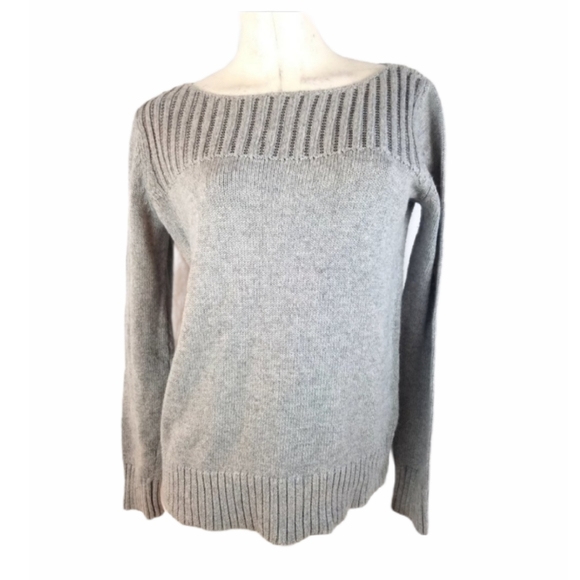 LOFT Sweaters - 3/$25 Loft Size M Gray Sweater w/ Sequin Trim
